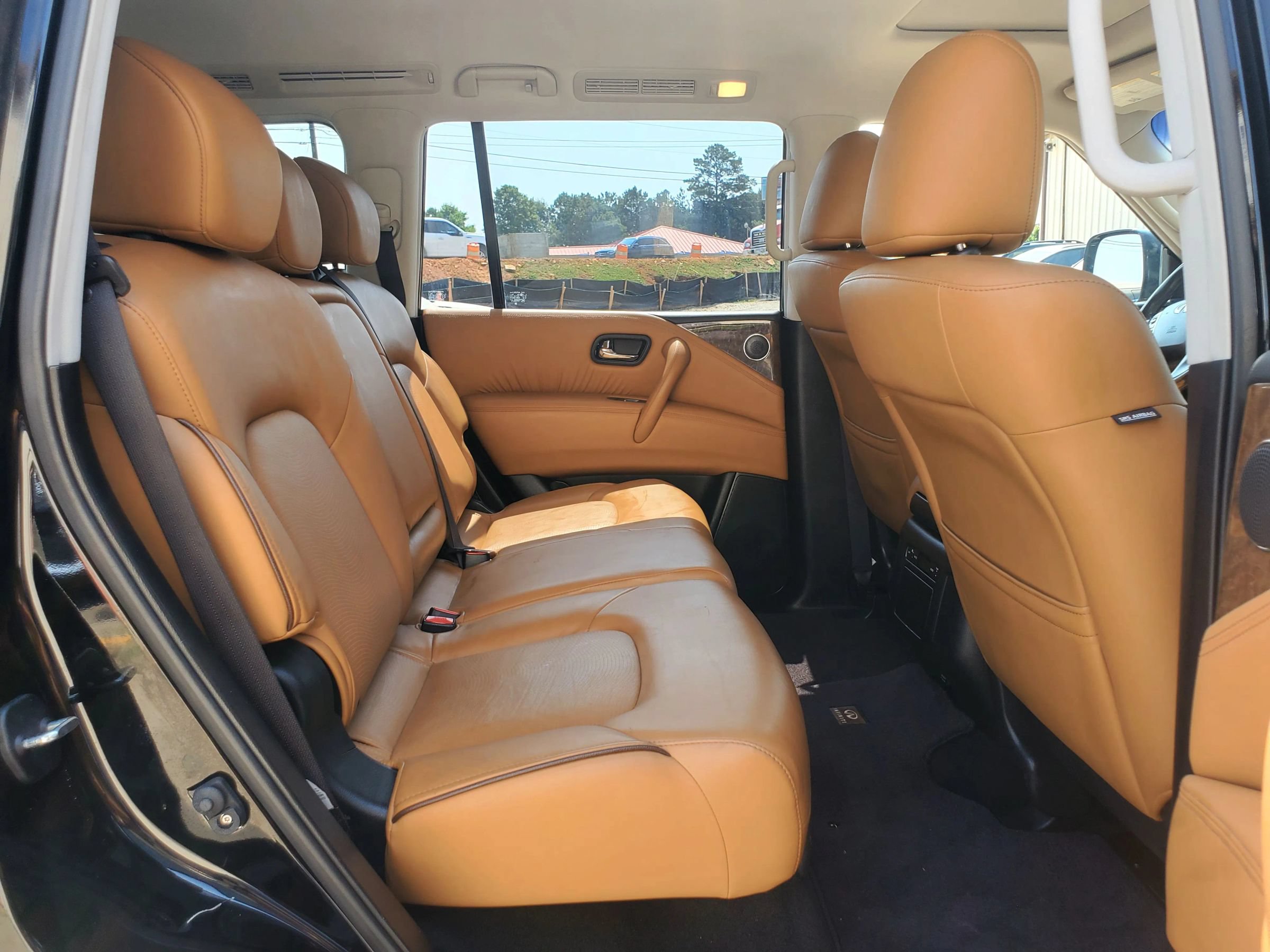 Used 2016 INFINITI QX80 4WD w/ Signature Edition Package image 6