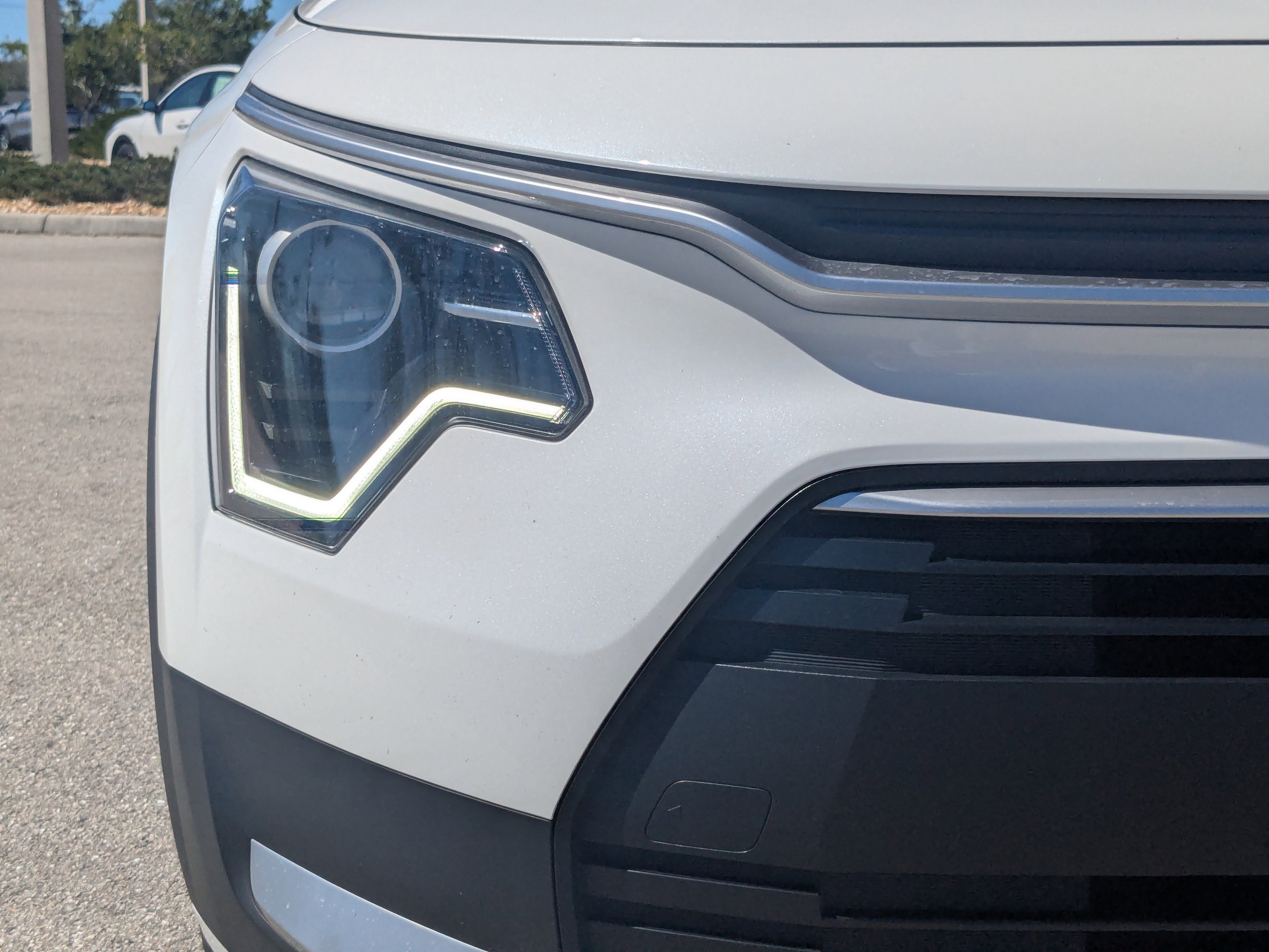 Certified 2024 Kia Niro LX image 10