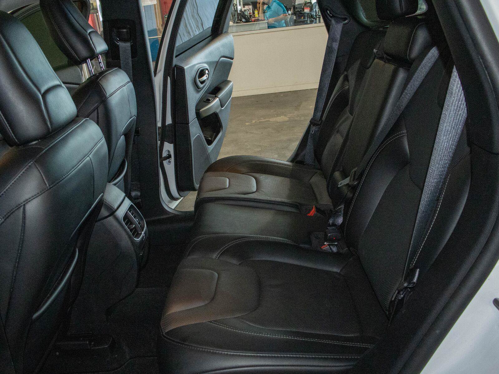 Used 2021 Jeep Cherokee Limited AWD/4WD image 14