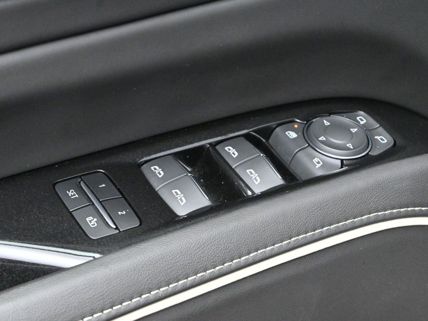 Certified 2024 Cadillac Escalade ESV Premium Luxury Platinum w/ Heavy-Duty Trailer Package image 14