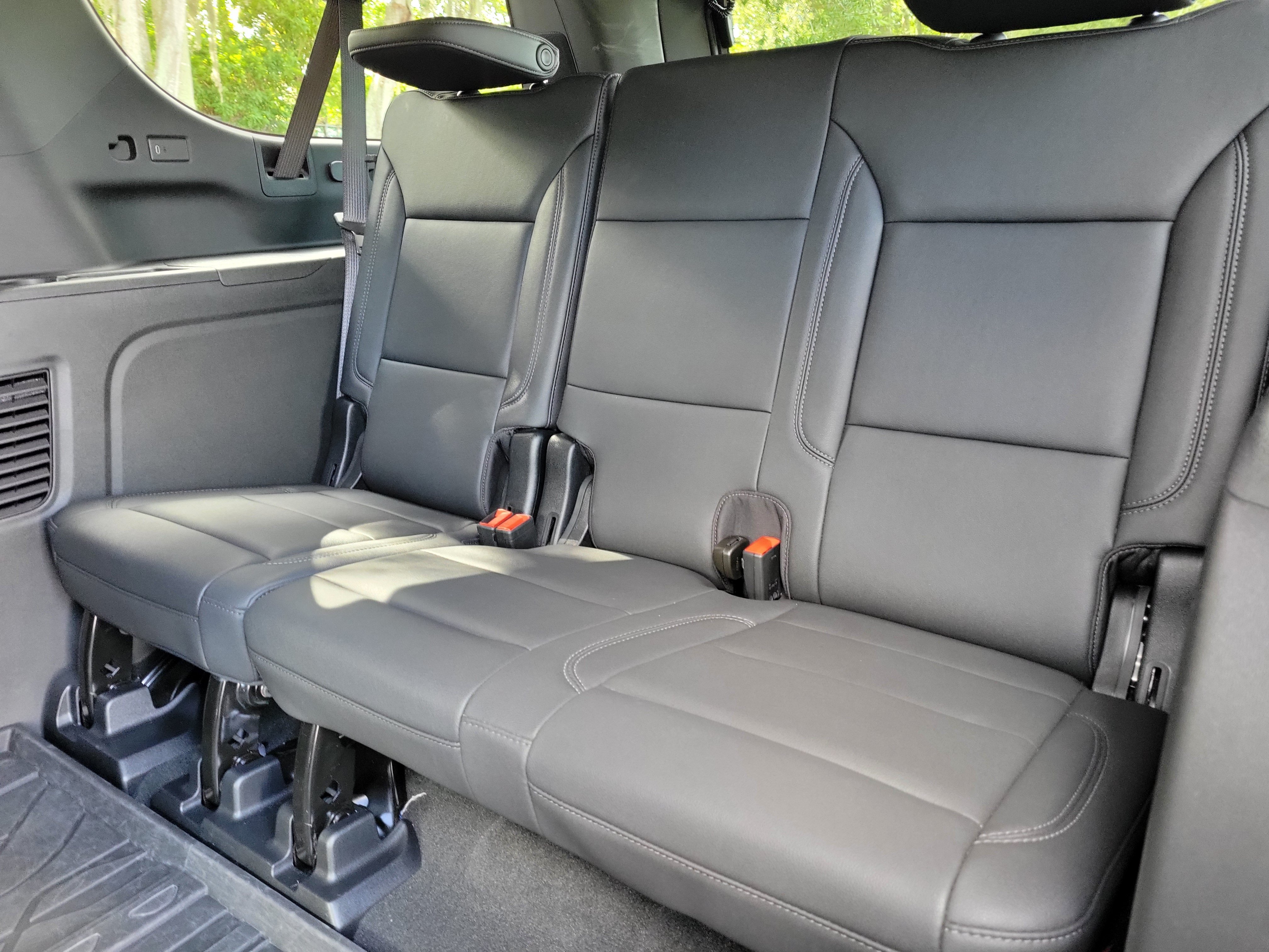 Used 2026 Chevrolet Suburban LT w/ Comfort Package RWD image 40
