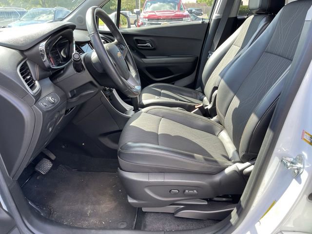 Used 2019 Chevrolet Trax LT w/ LT Convenience Package image 16