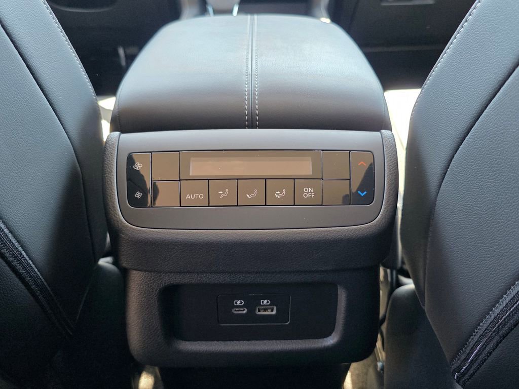Used 2025 Nissan Pathfinder SL AWD/4WD image 36