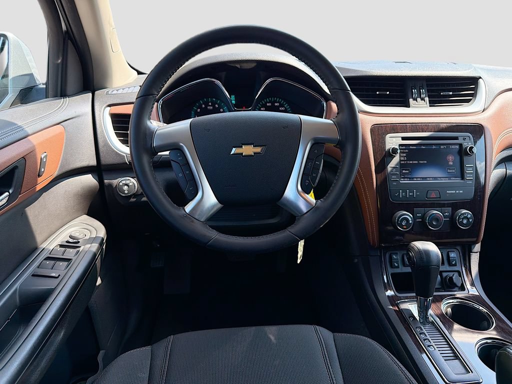 Used 2017 Chevrolet Traverse LT w/ Style and Technology Package FWD image 18