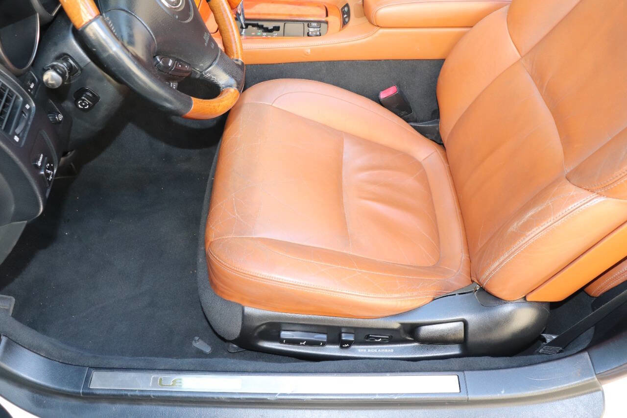 Used 2002 Lexus SC 430 Base 2dr Convertible RWD image 27