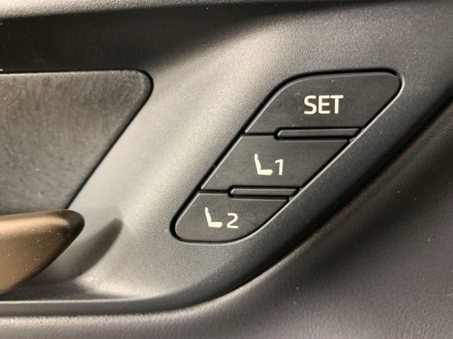 Used 2025 Toyota Crown Signia Limited image 17