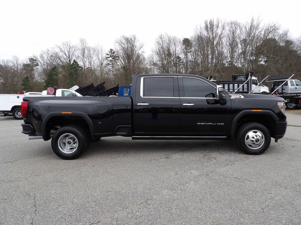 Used 2023 GMC Sierra 3500 Denali w/ Denali Ultimate Package AWD/4WD image 9
