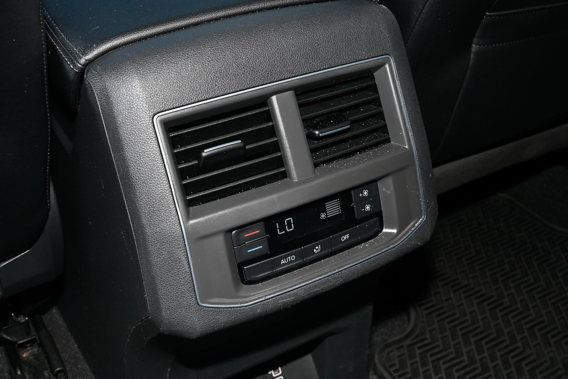 Used 2019 Volkswagen Atlas SE FWD image 19