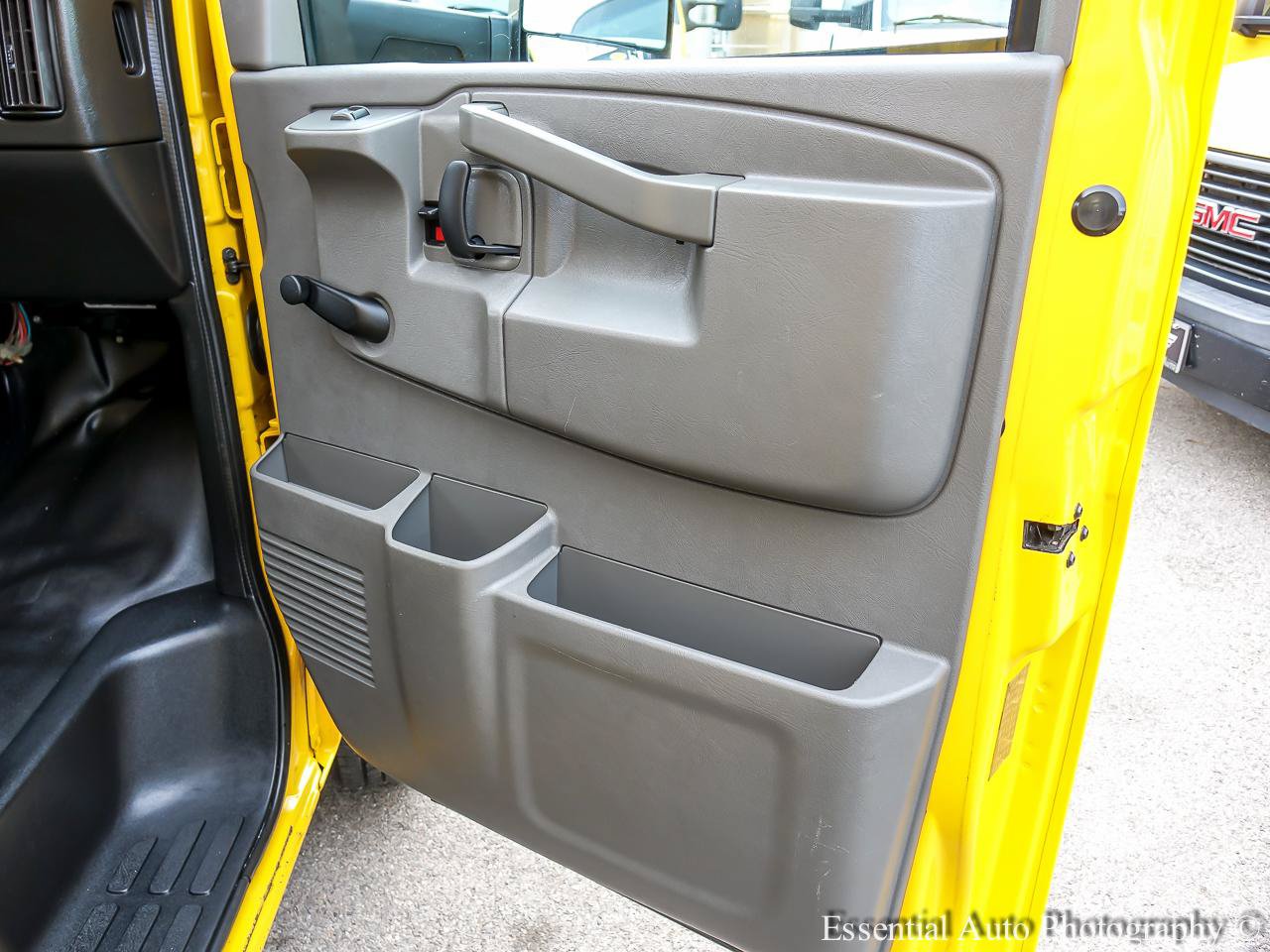 Used 2019 GMC Savana 3500 Extended w/ Driver Convenience Package RWD image 18