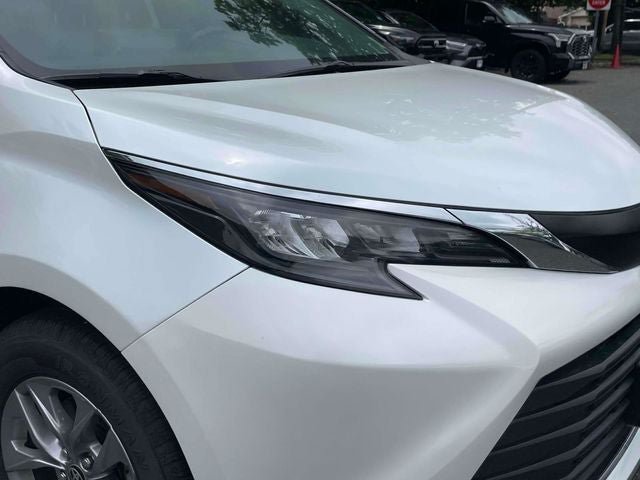 Certified 2024 Toyota Sienna XLE FWD image 12
