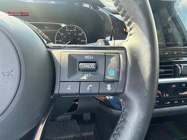 Used 2025 Nissan Pathfinder SL FWD image 22