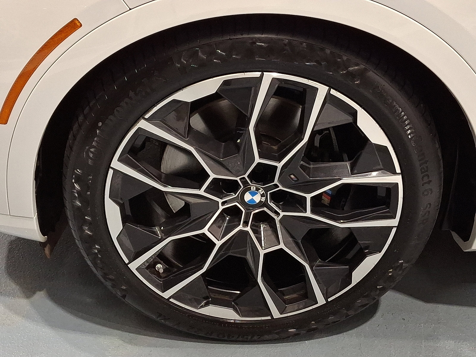 Used 2024 BMW X7 xDrive40i w/ M Sport Package image 9