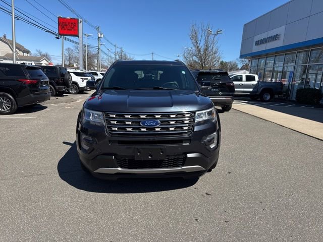 Used 2017 Ford Explorer XLT w/ Equipment Group 202A image 3