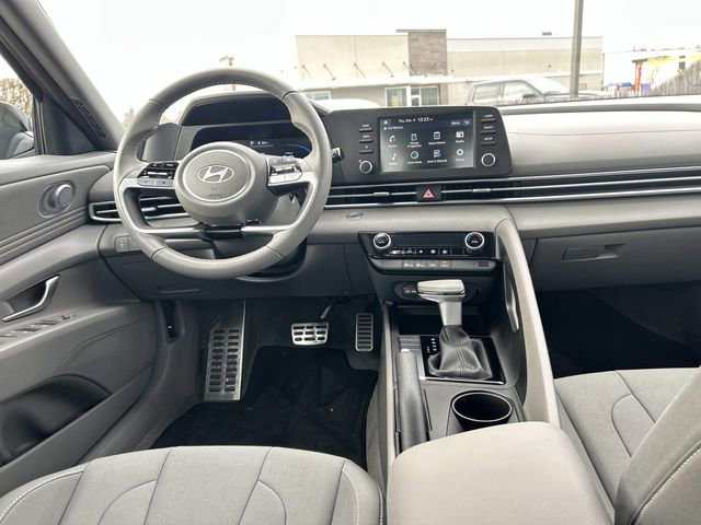 Used 2025 Hyundai Elantra Sport image 16