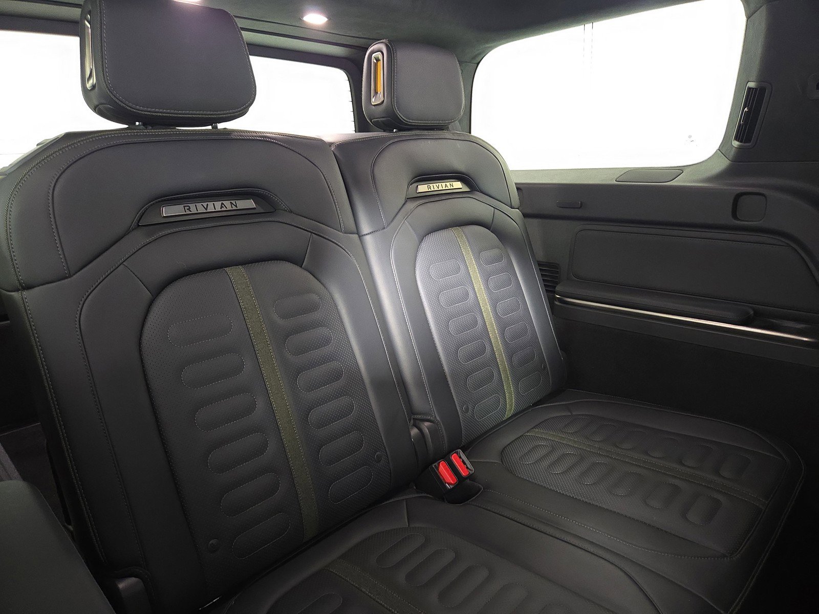 Used 2024 Rivian R1S Adventure AWD/4WD image 25