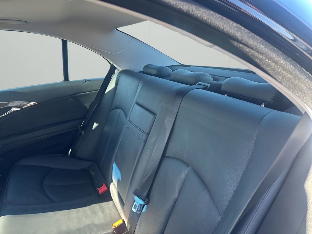 Used 2009 Mercedes-Benz E 350 Sedan image 19