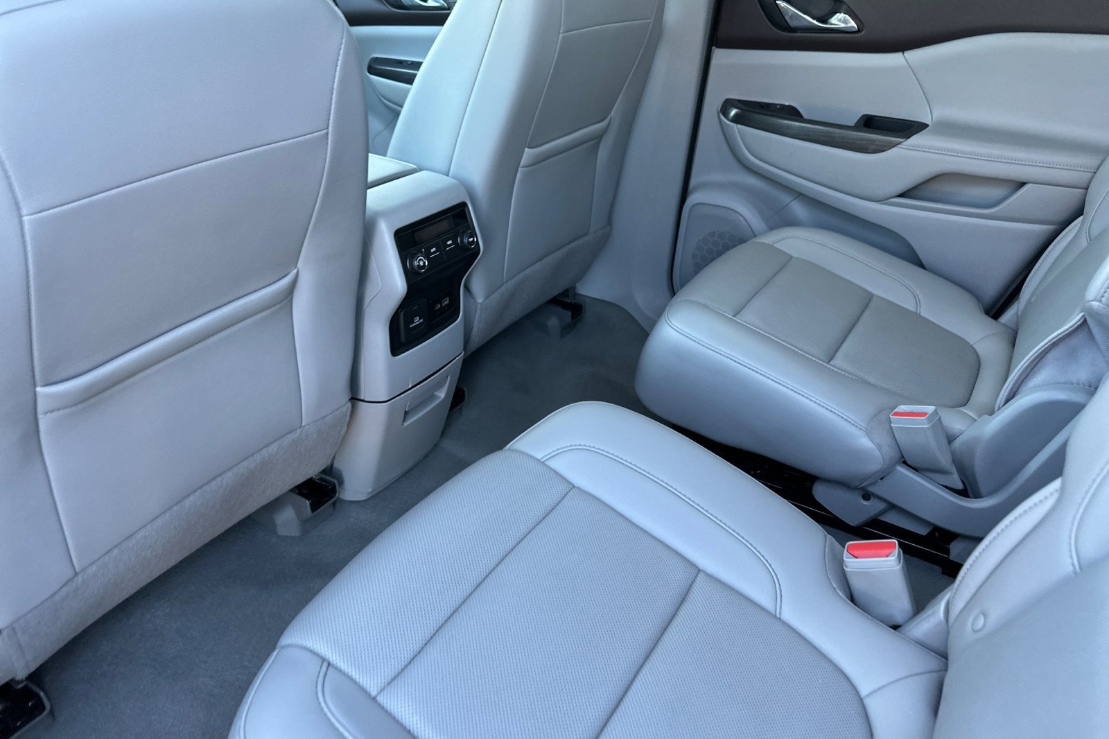 Used 2023 GMC Acadia SLT image 14