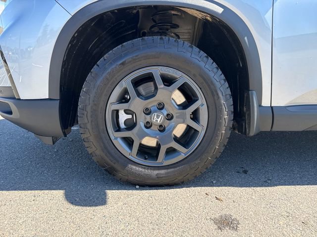 Used 2025 Honda Pilot TrailSport image 33
