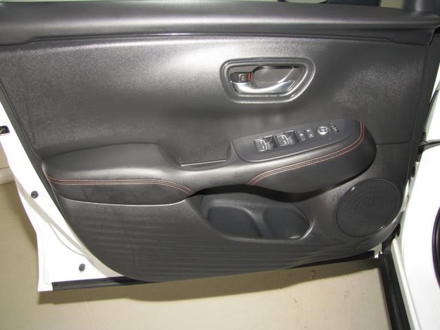 Certified 2025 Honda HR-V Sport image 9