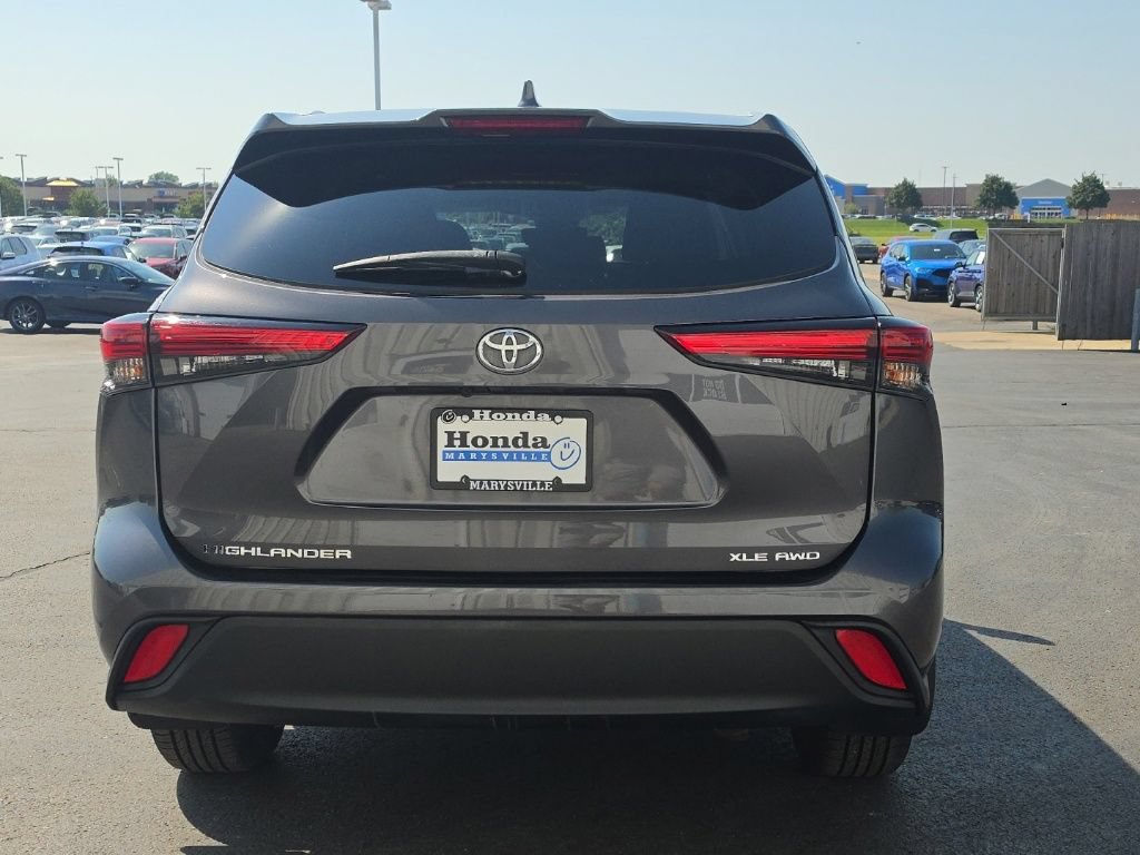 Used 2022 Toyota Highlander XLE AWD/4WD image 6