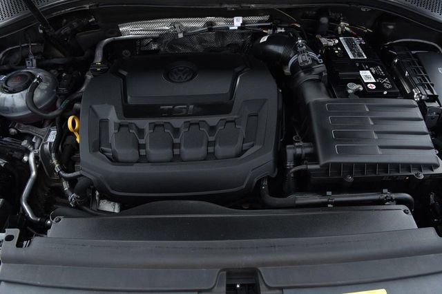 Certified 2023 Volkswagen Tiguan SE w/ Panoramic Sunroof Package FWD image 28