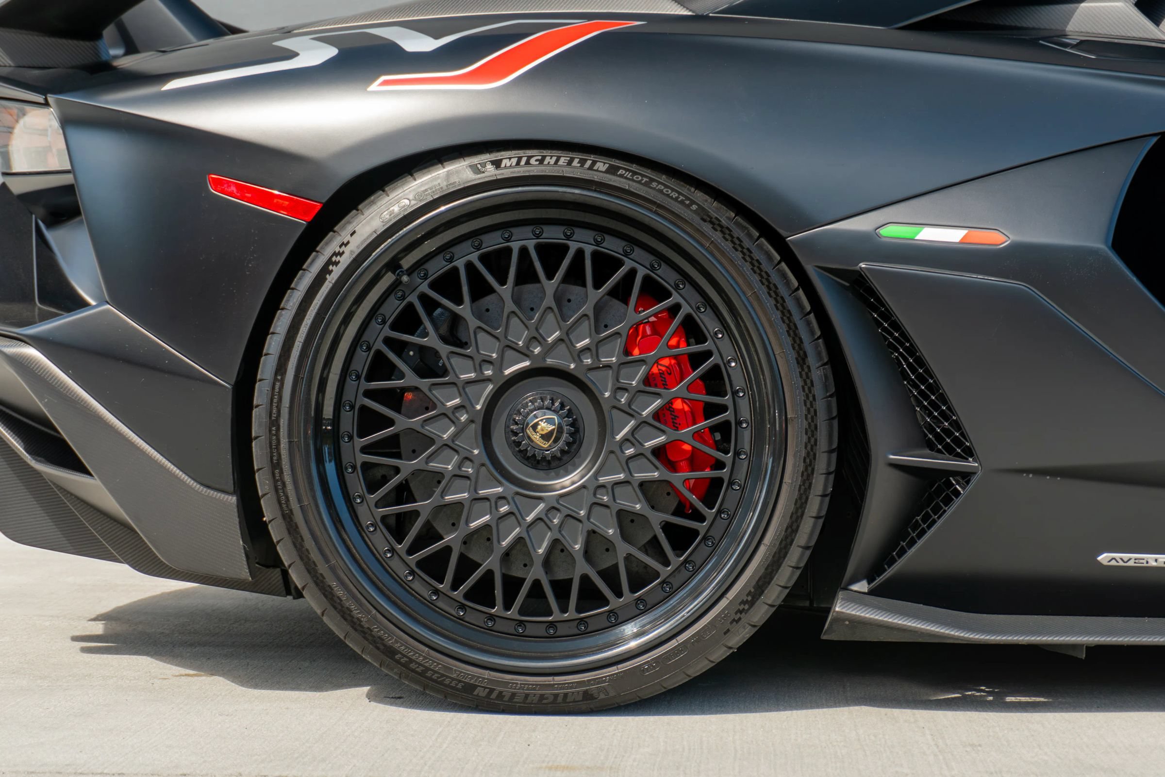 Used 2020 Lamborghini Aventador SVJ AWD/4WD image 41