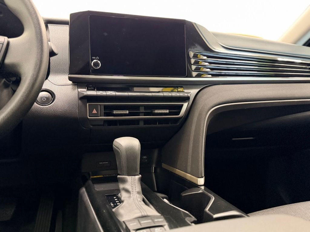 Used 2025 Toyota Camry LE FWD image 15