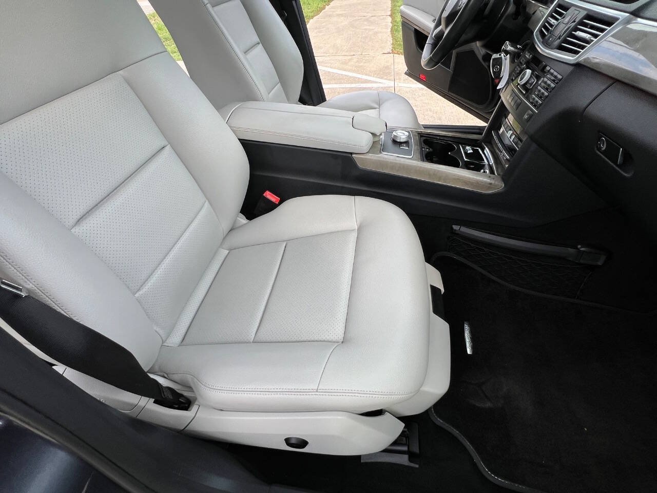Used 2010 Mercedes-Benz E 350 Sedan image 21