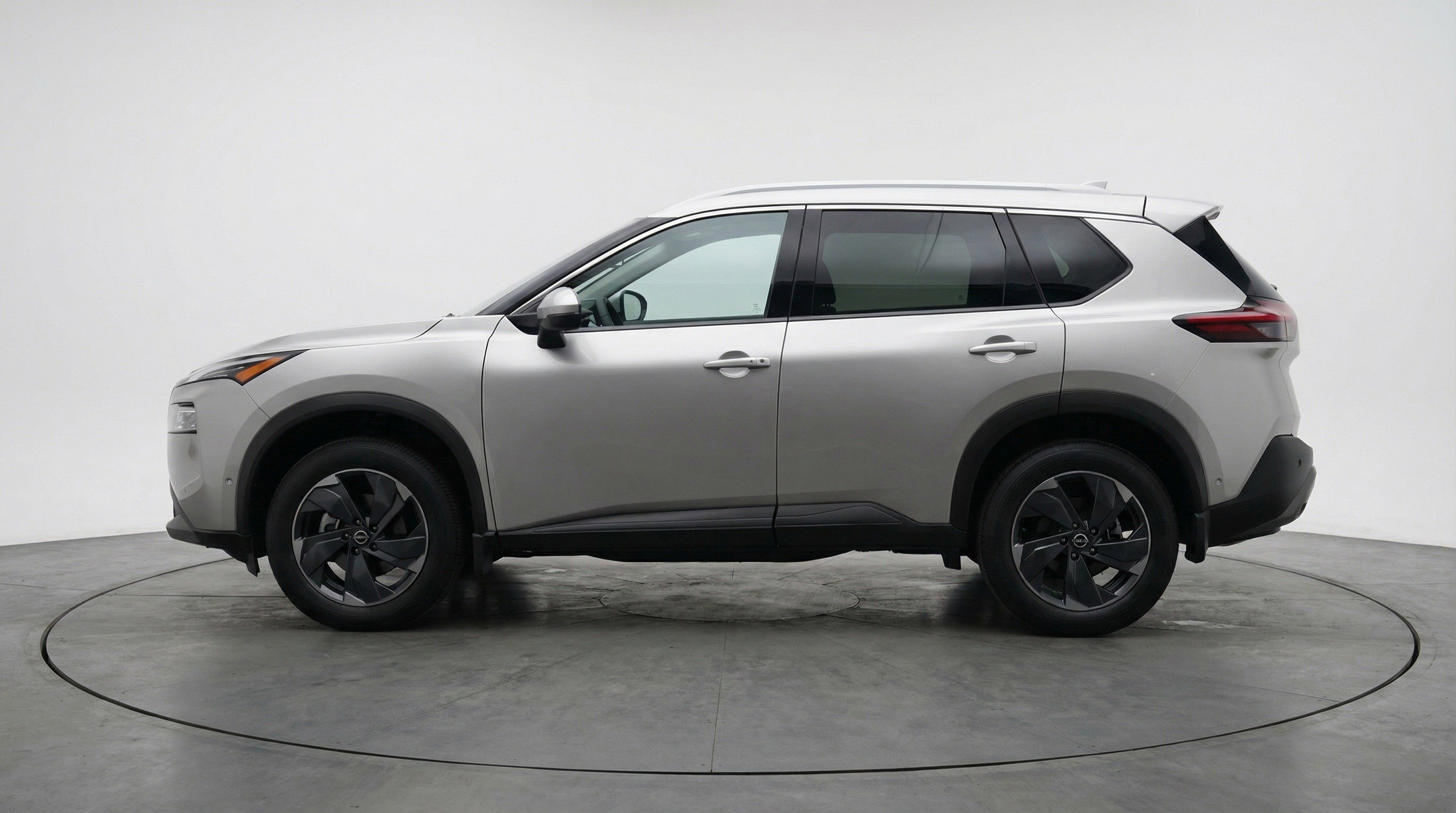 Used 2025 Nissan Rogue SV AWD/4WD image 5