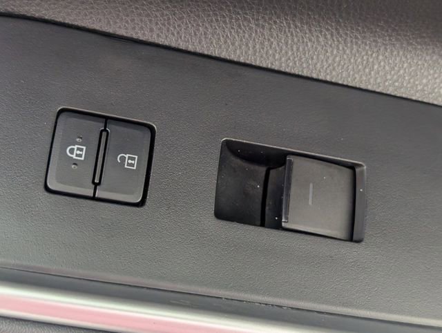 Used 2021 Toyota Highlander XLE image 36