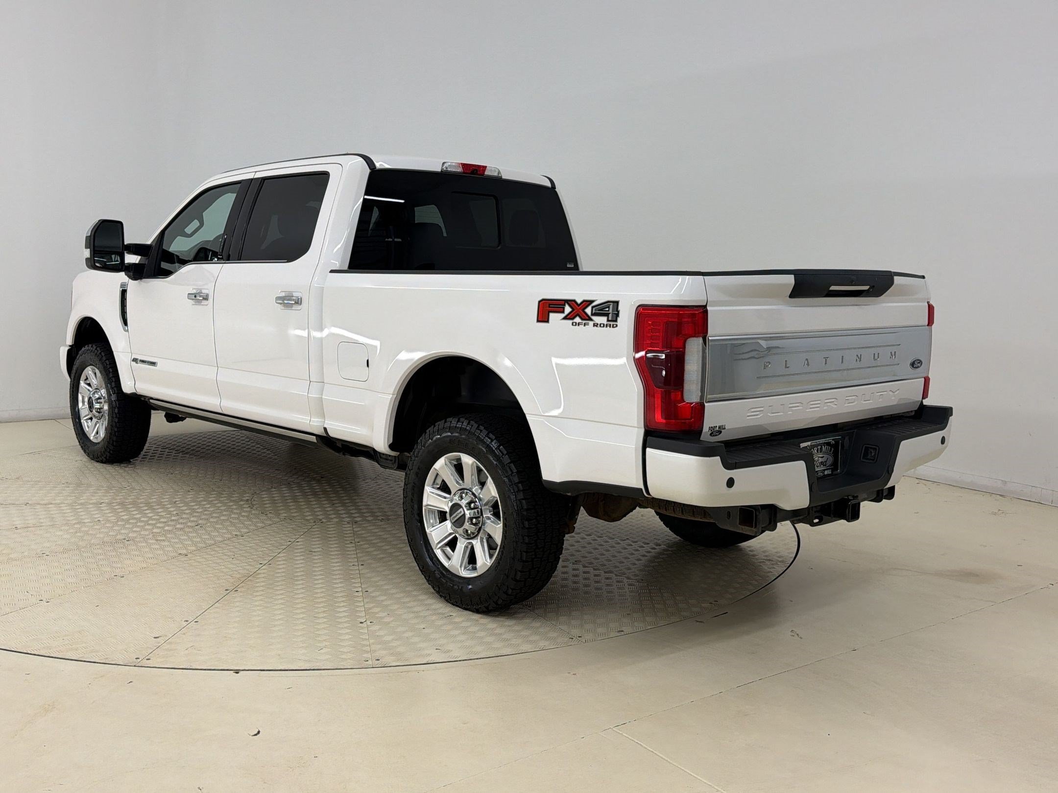 Used 2019 Ford F250 Platinum w/ Platinum Ultimate Package AWD/4WD image 3