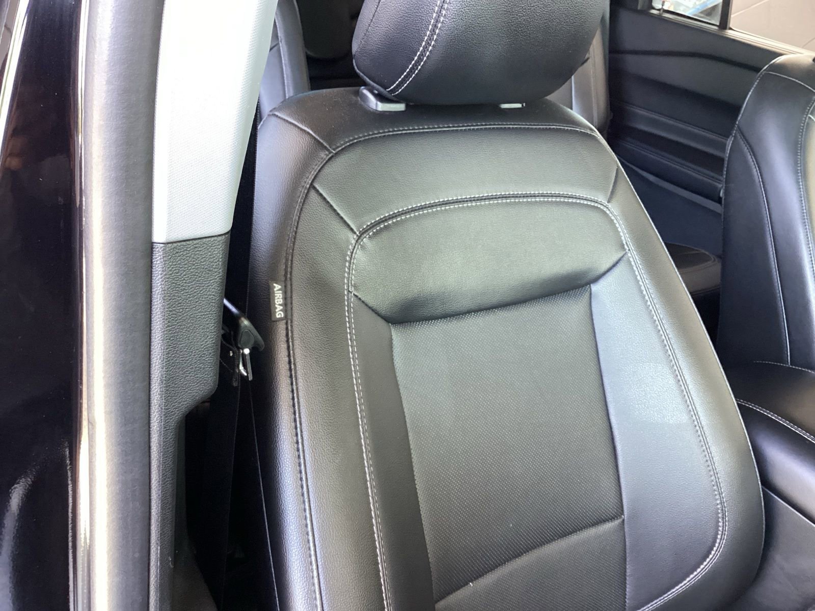 Used 2022 Ford Explorer Limited RWD image 18