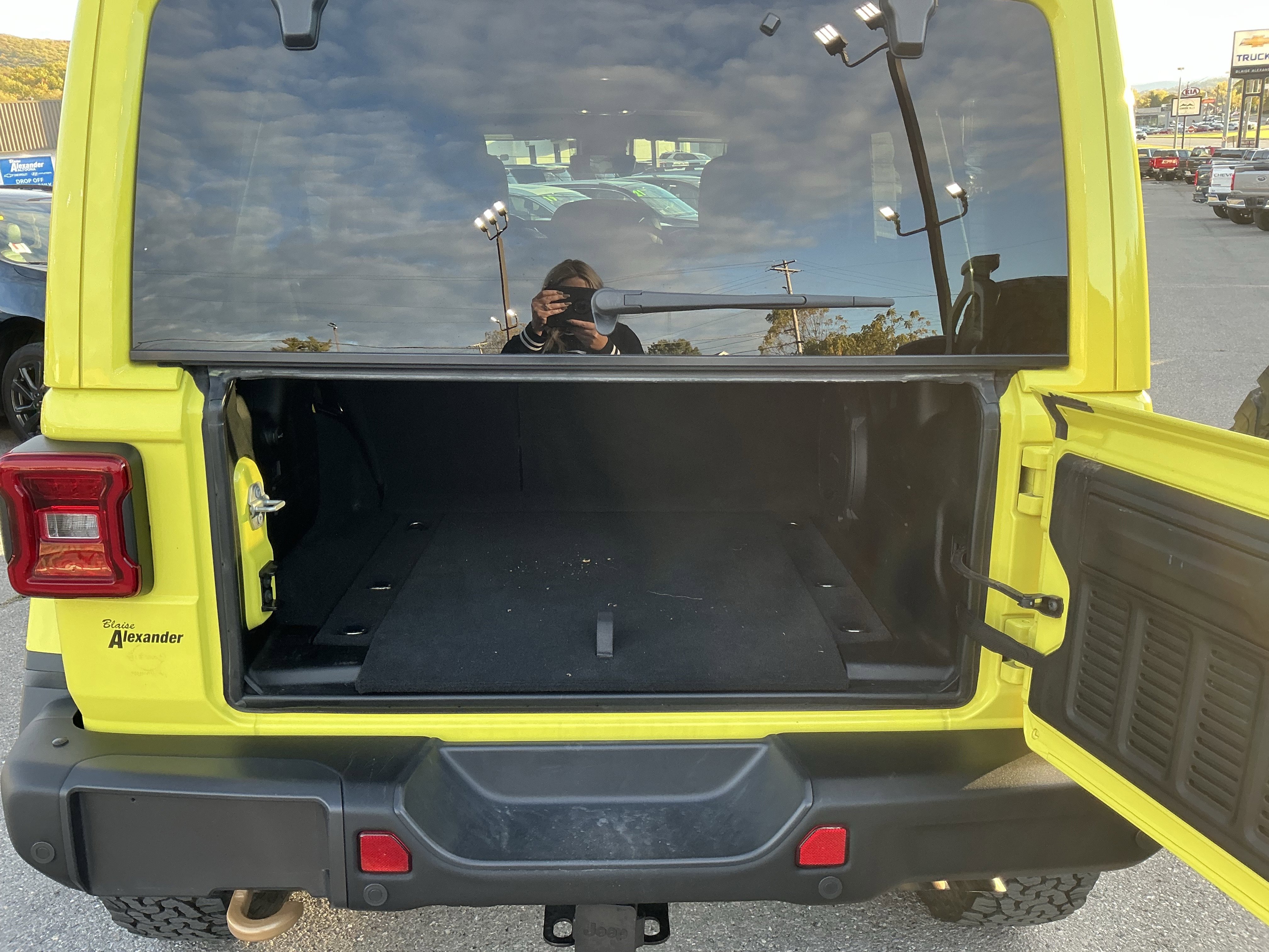 Used 2022 Jeep Wrangler Unlimited Rubicon w/ Trailer Tow Package image 5