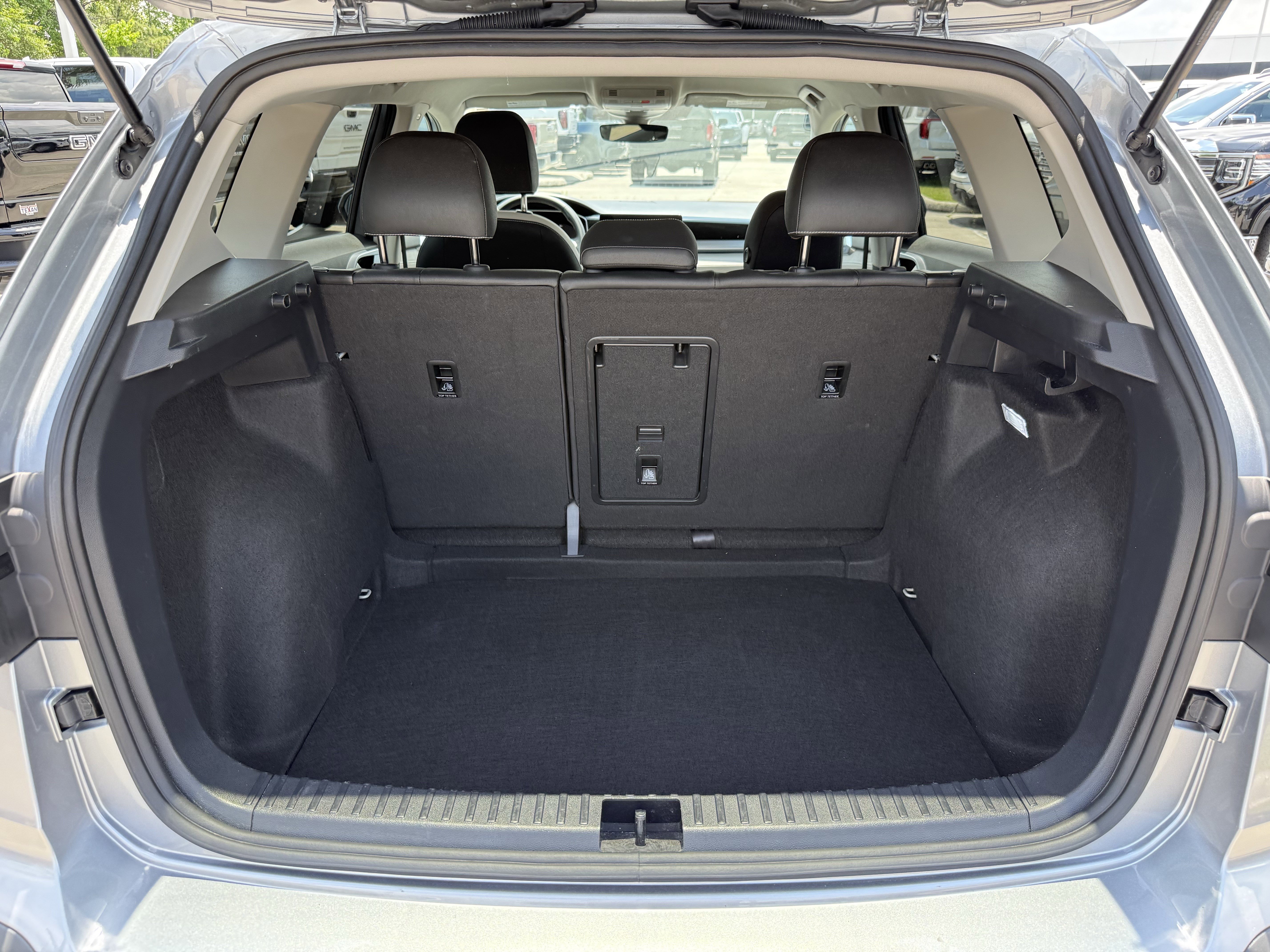 Used 2025 Volkswagen Taos SE FWD image 30