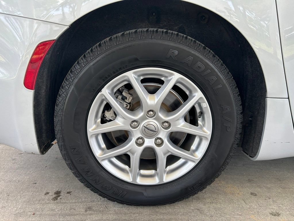 Used 2024 Chrysler Pacifica Touring-L FWD image 19
