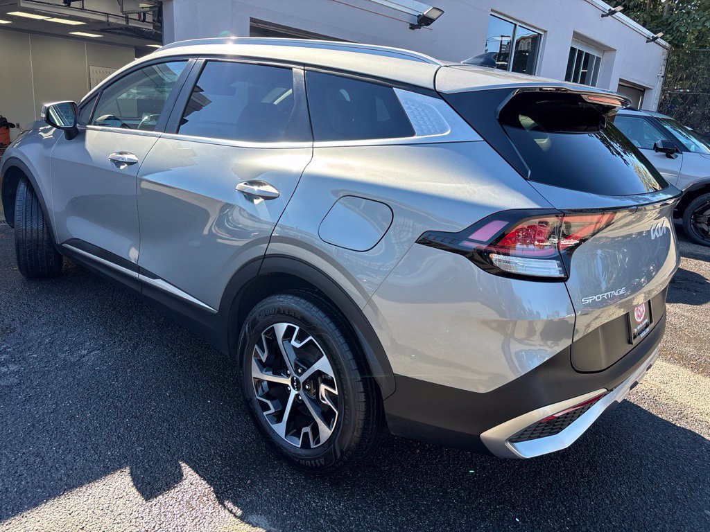 Used 2024 Kia Sportage EX AWD/4WD image 4