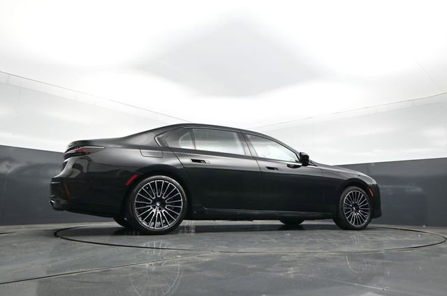 Used 2025 BMW 760i xDrive w/ Executive Package AWD/4WD image 32