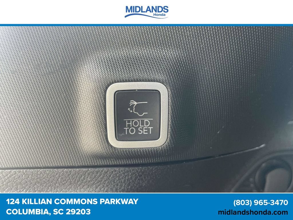 Used 2023 Jeep Grand Cherokee Altitude RWD image 9