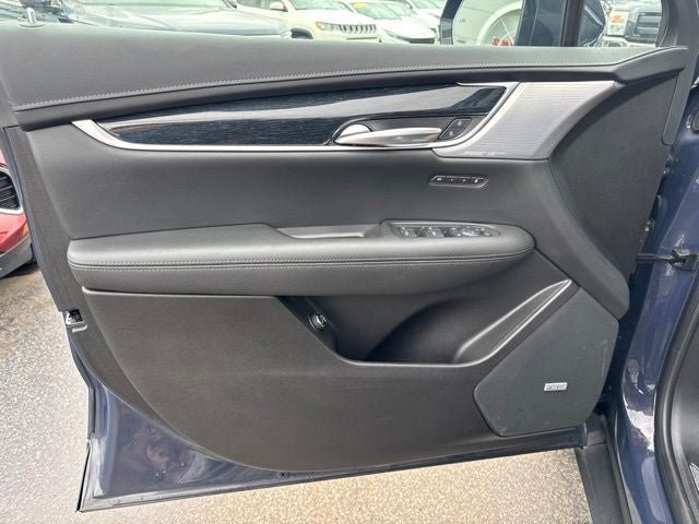 Used 2025 Cadillac XT5 Premium Luxury AWD/4WD image 7