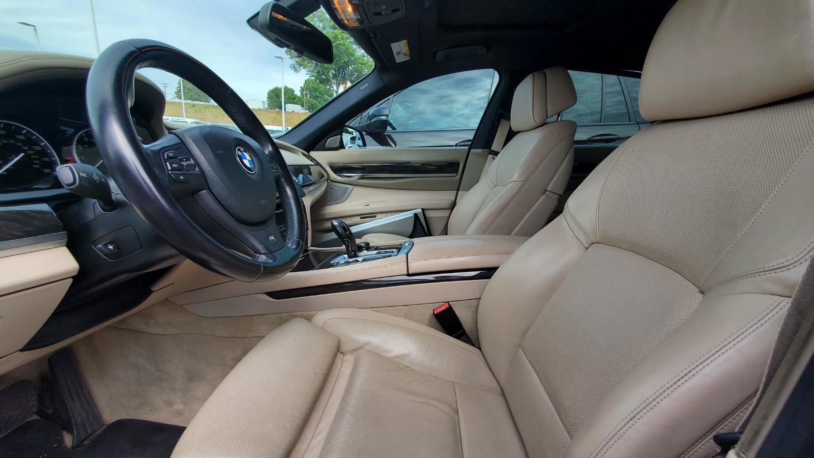 Used 2013 BMW 750i RWD image 3