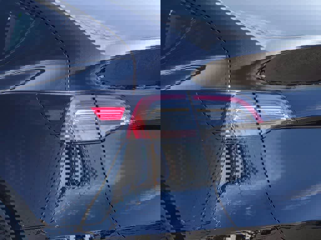 Used 2022 Tesla Model Y Long Range image 7