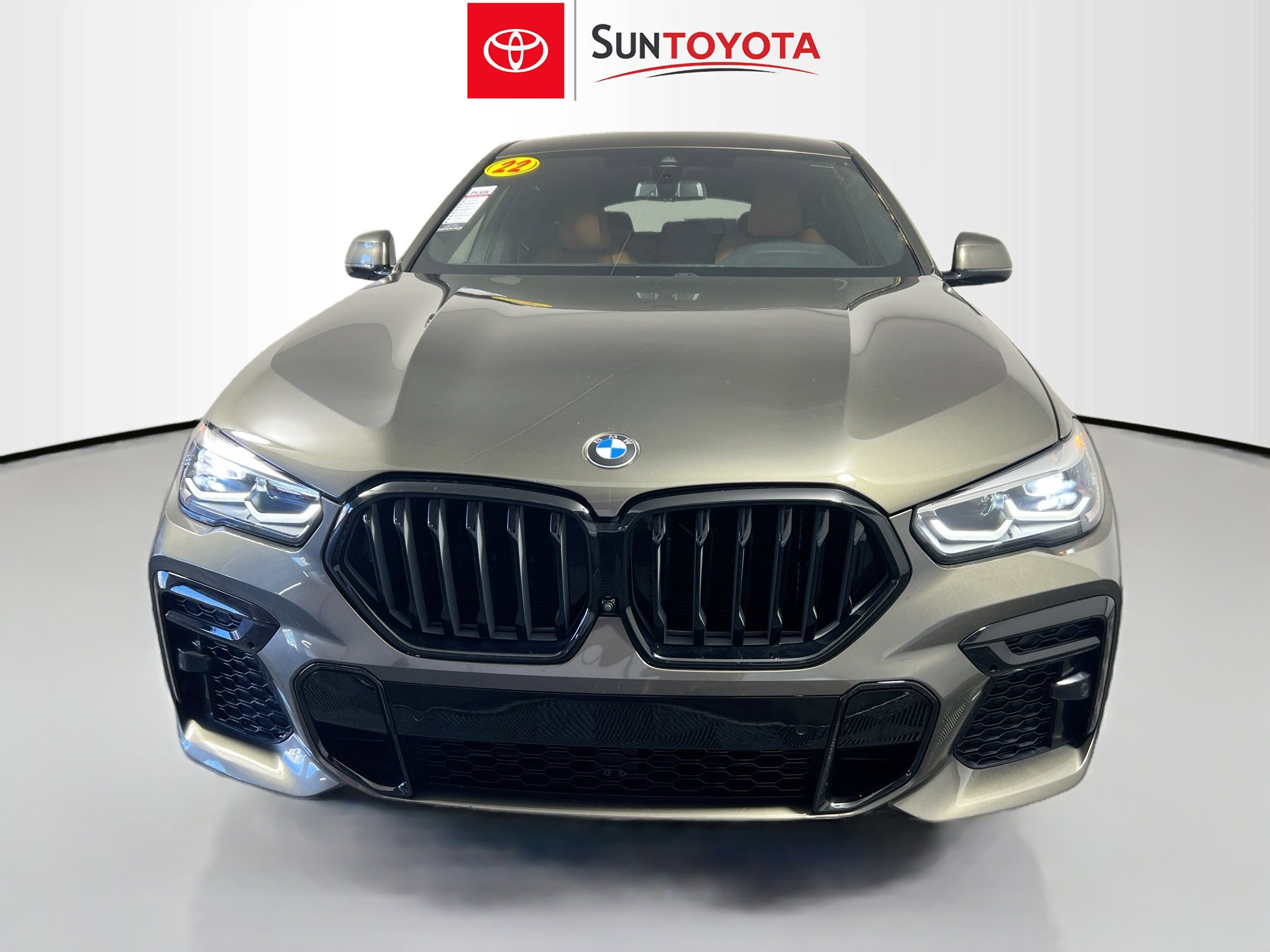 Used 2022 BMW X6 xDrive40i w/ M Sport Package AWD/4WD image 2