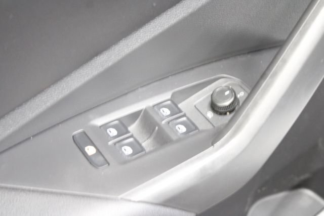 Used 2019 Volkswagen Jetta R-Line w/ R-Line Cold Weather Package FWD image 12