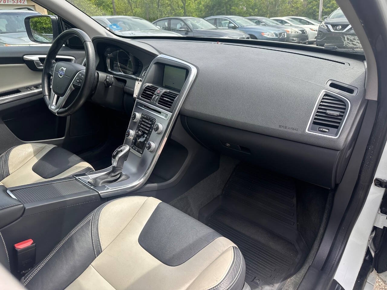 Used 2017 Volvo XC60 T6 Dynamic w/ Preferred Option Package AWD/4WD image 14