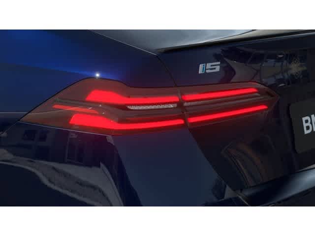 New 2026 BMW i5 eDrive40 w/ M Sport Package AWD/4WD image 8