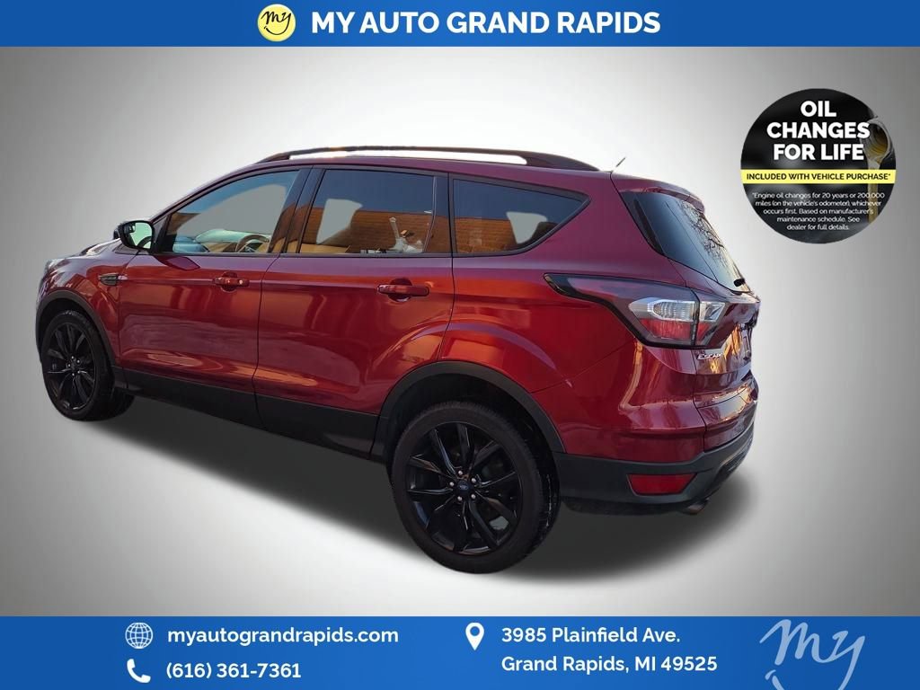 Used 2017 Ford Escape SE w/ SE Sport Appearance Package image 10