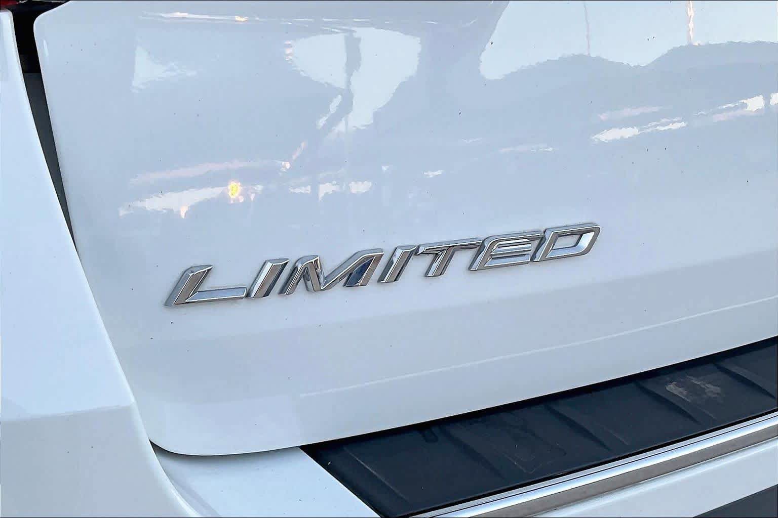 Used 2023 Ford Explorer Limited image 11