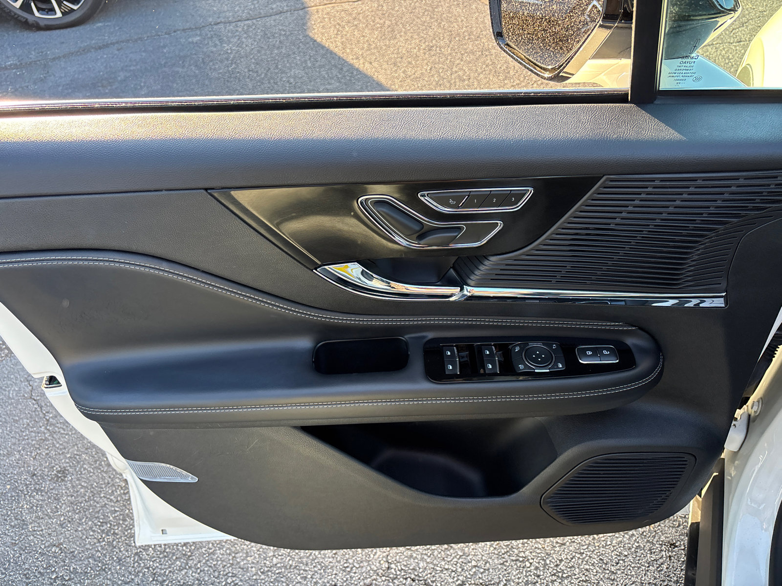 Certified 2022 Lincoln Corsair AWD w/ Premium Package image 11