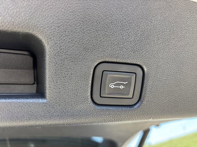 Used 2025 GMC Acadia AT4 image 8