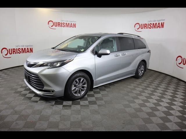 Used 2024 Toyota Sienna XLE w/ XLE Plus Package AWD/4WD image 6